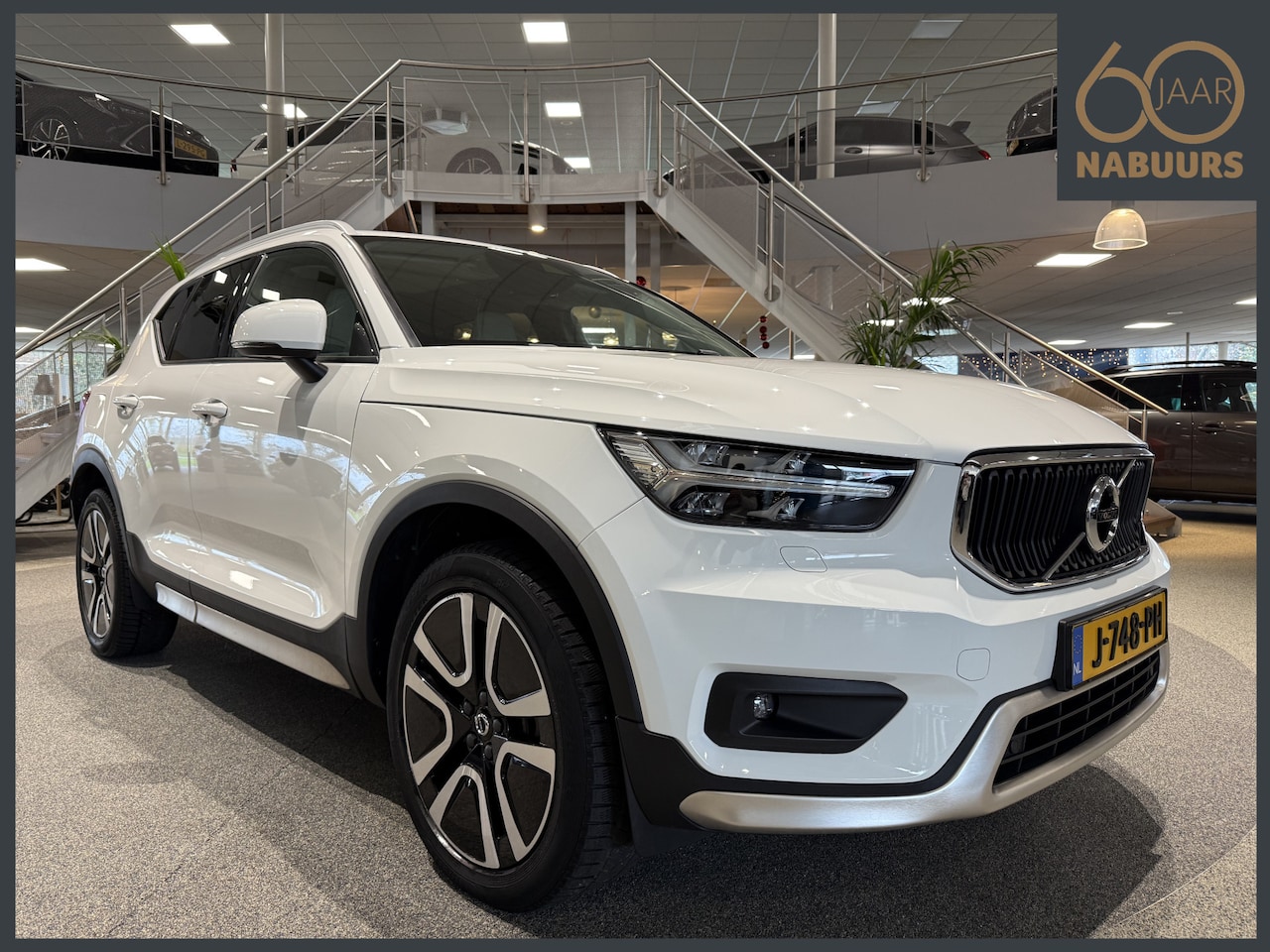 Volvo XC40 - 1.5 T2 Business Pro 1.5 T2 Business Pro, NL auto, Trekhaak, Pano, Leder - AutoWereld.nl