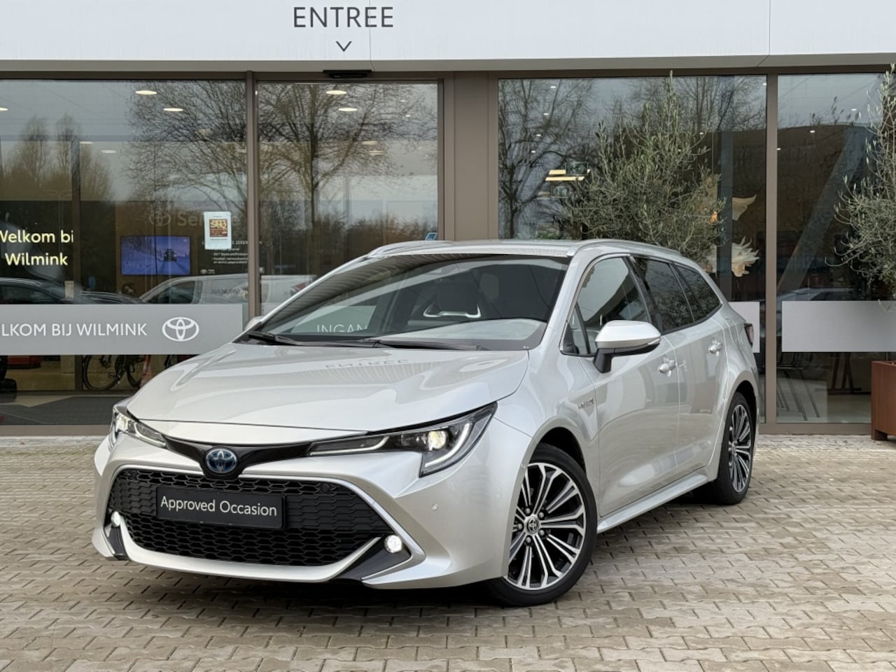 Toyota Corolla Touring Sports - 1.8 Hybrid Executive Edition | Head Up | Blindspot | Parkeersens - AutoWereld.nl