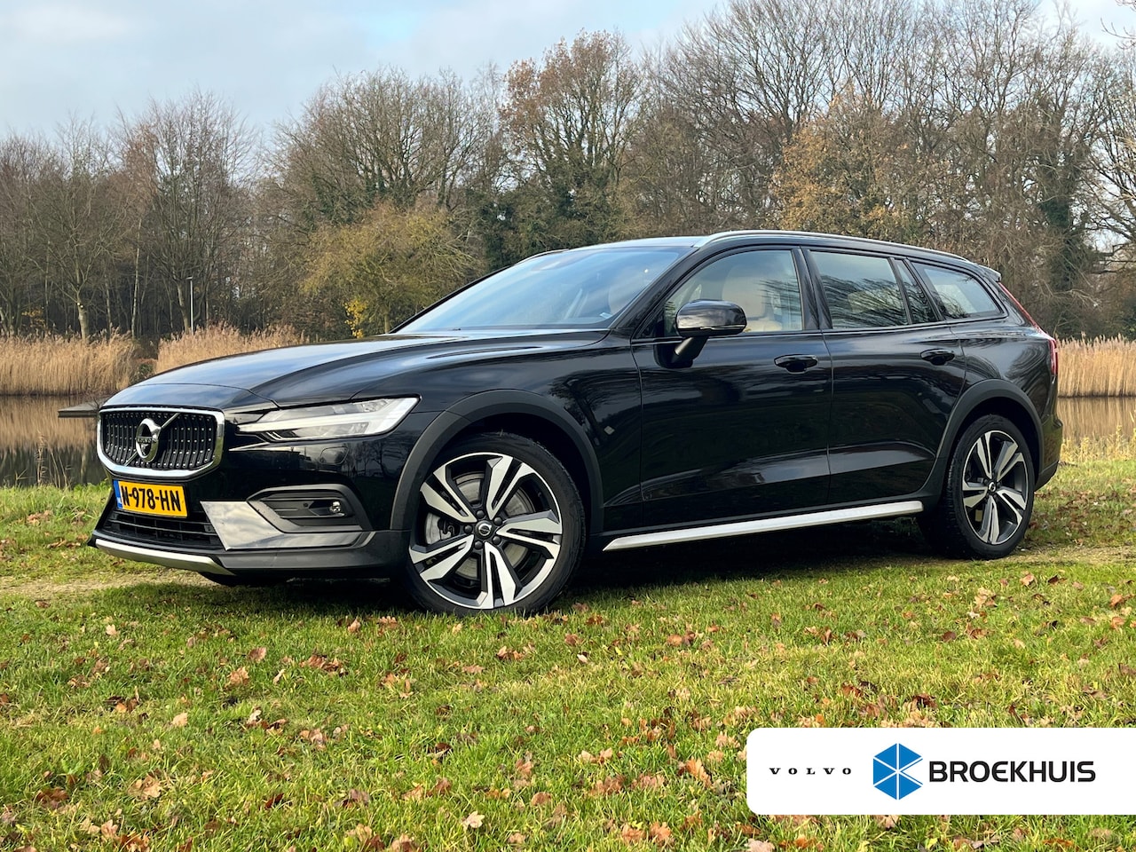 Volvo V60 Cross Country - 2.0 B5 AWD Pro | Bowers&Wilkins | HUD | Massage | Trekhaak | 360 camera | - AutoWereld.nl