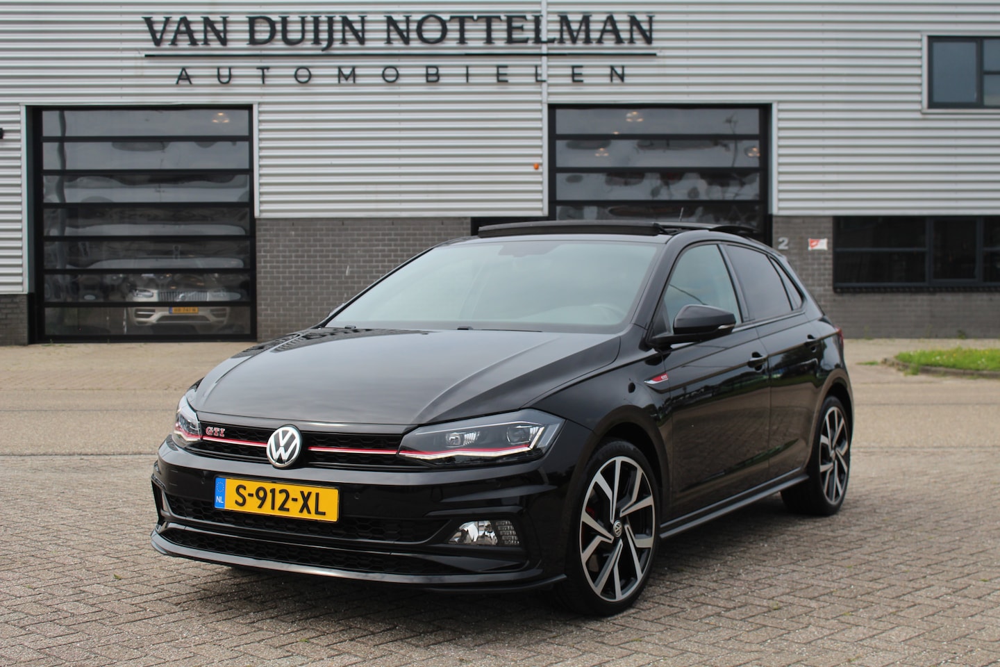Volkswagen Polo - 2.0 TSI GTI / Panoramadak / Carplay / Stoelverwarming - AutoWereld.nl