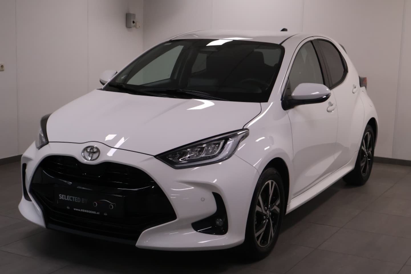Toyota Yaris - 1.5 Hybride 115 Dynamic met Comfort Pack - AutoWereld.nl