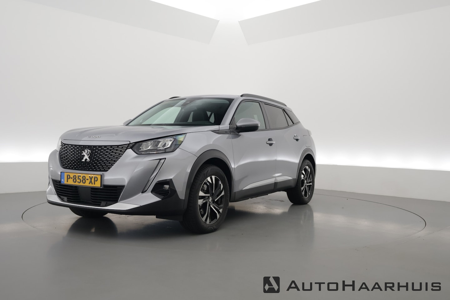 Peugeot e-2008 - EV Allure Pack 50 kWh | Apple CarPlay & Android Auto | Clima | All Seasons | Cruise - AutoWereld.nl