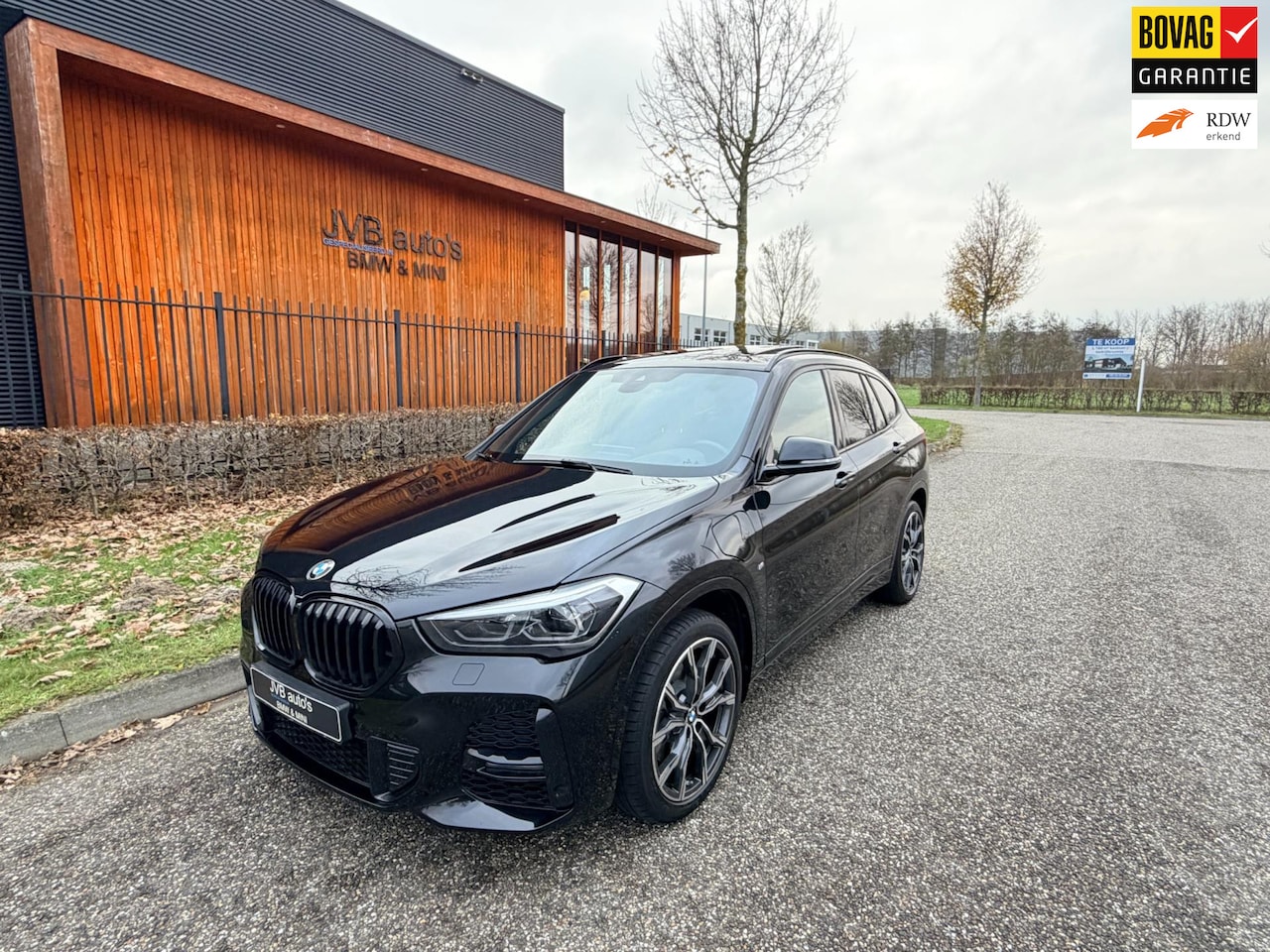 BMW X1 - XDrive25e M-sport, incl. BTW, panorama, trekhaak, H&K - AutoWereld.nl