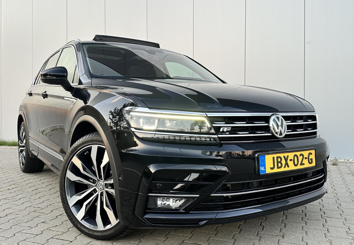 Volkswagen Tiguan - 2.0 TSI 4Motion 180PK R-line | PANO | Virtual - AutoWereld.nl
