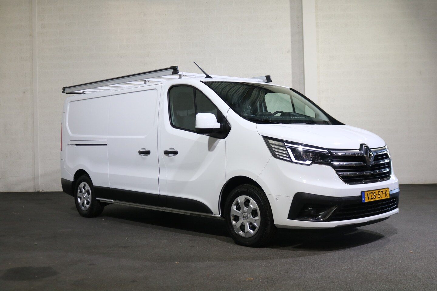 Renault Trafic - 2.0 dCi 130pk L2 H1 Work Edition (wordt verwacht) - AutoWereld.nl