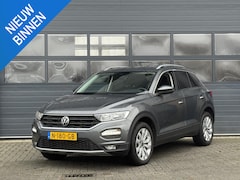 Volkswagen T-Roc - 1.5 TSI STYLE BUSINESS I AUTOMAAT I TREKHAAK I P-CAMERA I STOELVERWARMING
