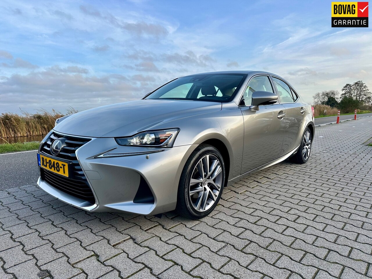 Lexus IS - 300h Hybrid Business Line 300h Hybrid Business Line, Leder, Camera, PDC, Navi, Stoelverwarming, Schuifdak - AutoWereld.nl