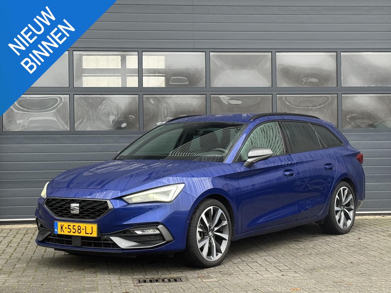 SEAT Leon Sportstourer - 1.5 eTSI FR LAUNCH EDITION I AUTOMAAT I TREKHAAK I APPLE CARPLAY I P-CAMERA I CLIMATE CONT - AutoWereld.nl
