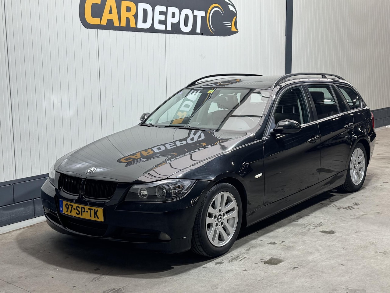 BMW 3-serie Touring - 318i High Executive 318i High Executive - AutoWereld.nl