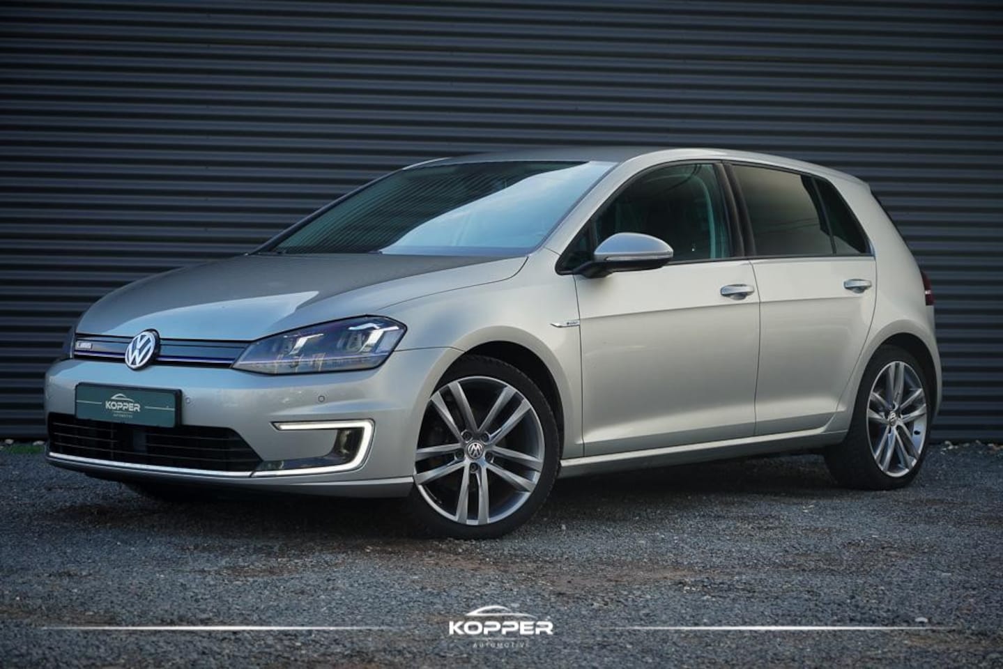 Volkswagen e-Golf - / Warmtepomp / Stoelverwarming / Incl BTW / DAB / Camera - AutoWereld.nl