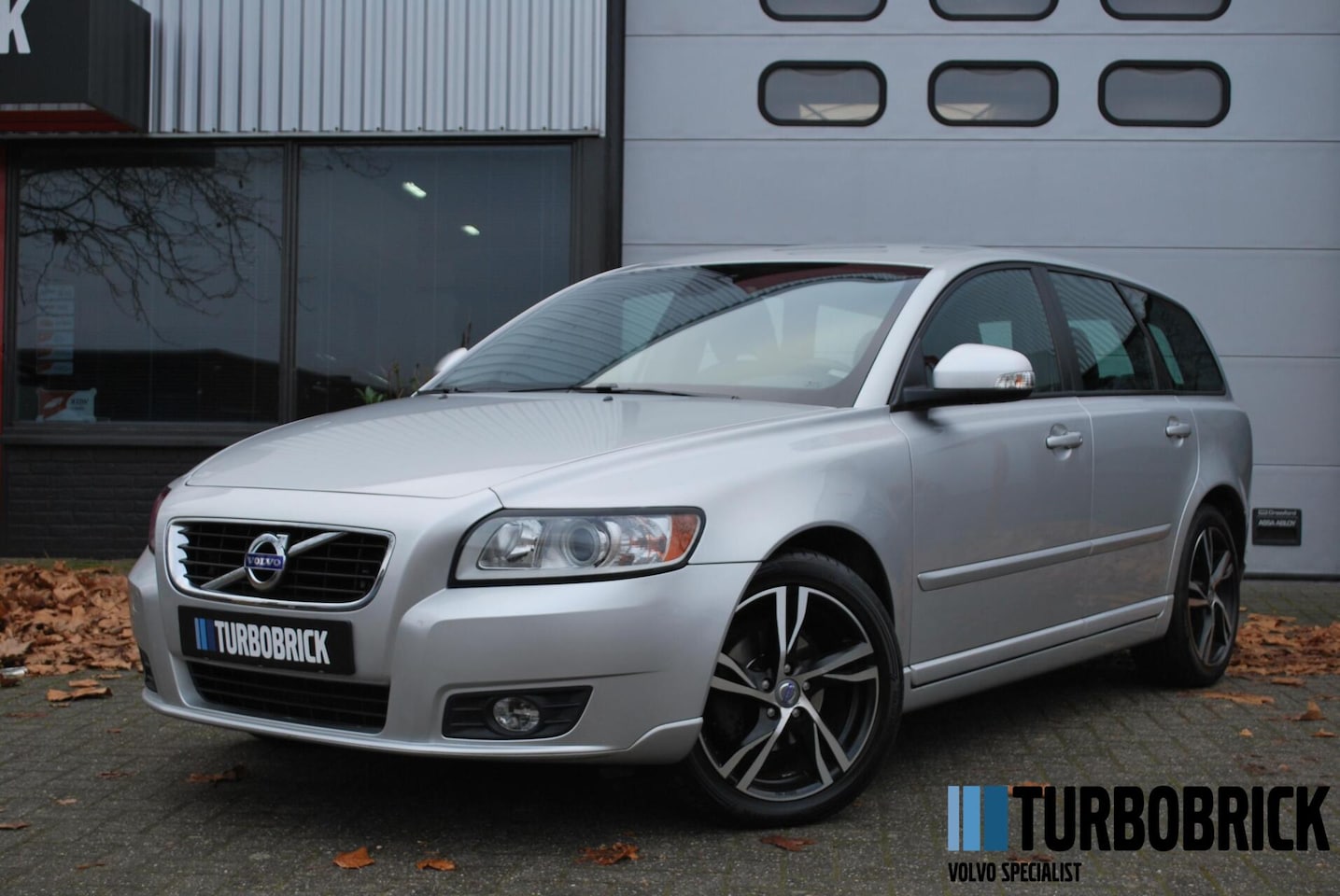 Volvo V50 - 2.0 Business Pro Edition | Leder | Trekhaak | ECC | Cruise | 17" LMV - AutoWereld.nl
