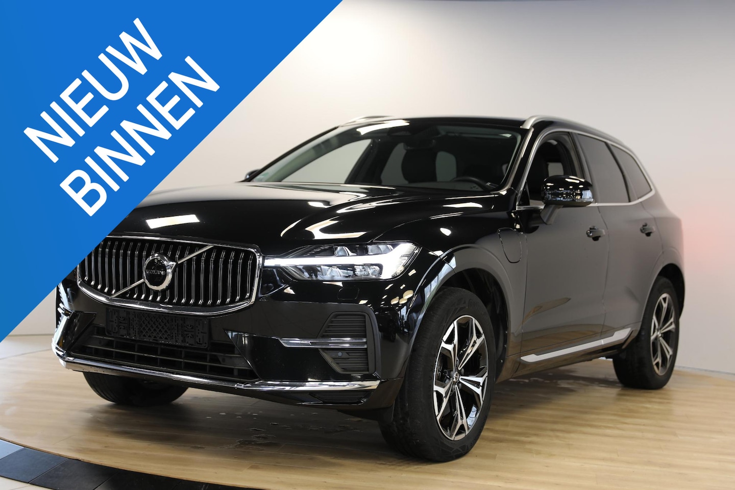 Volvo XC60 - 2.0 T6 Plug-in hybrid AWD Inscription | Trekhaak Elektr. | Schuif- opendak | Leer - AutoWereld.nl