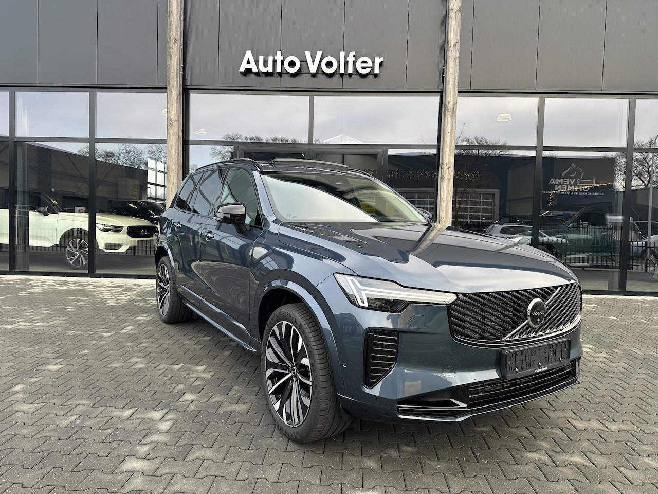 Volvo XC90 - 2.0 T8 Plug-in hybrid AWD Ultra Dark B&W|pano| - AutoWereld.nl