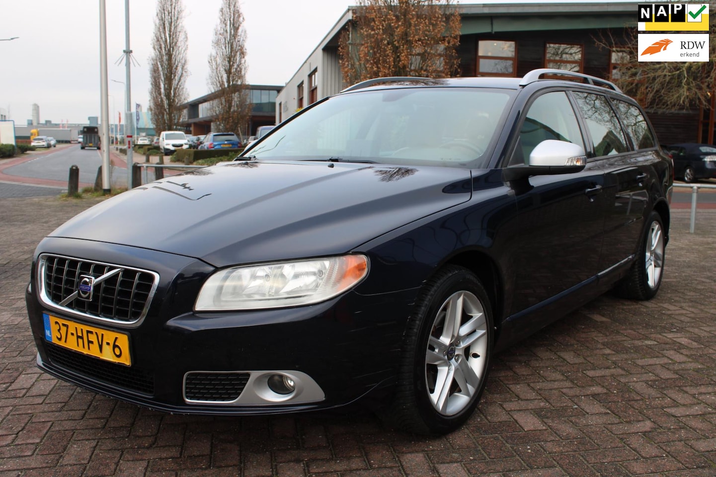 Volvo V70 - 2.0 Kinetic NAVIGATIE CRUISE CONTROLE - AutoWereld.nl