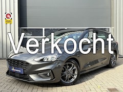 Ford Focus Wagon - 1.5 EcoBoost ST Line Automaat | Navi | Carplay | Camera | All Season | Trekhaak | Interess