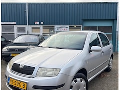 Skoda Fabia - 1.4-16V Elegance | APK | Stoelverwarming | Airco | Parkeersensoren | EL Ramen | Nieuwe Kop