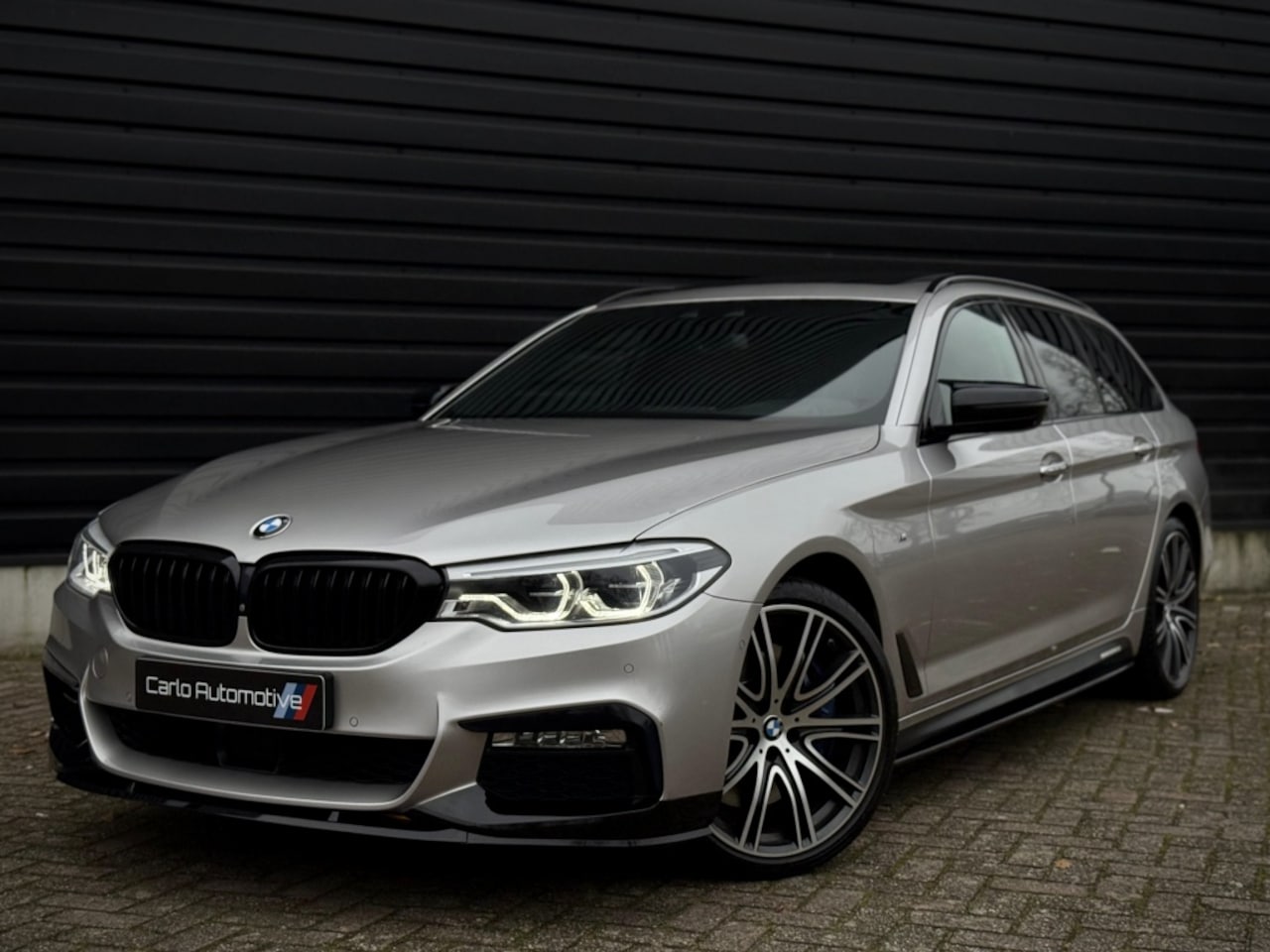 BMW 5-serie Touring - 540i xDrive M-PERF PANO|HUD|360|HK|SOFTCLOSE VOL! - AutoWereld.nl