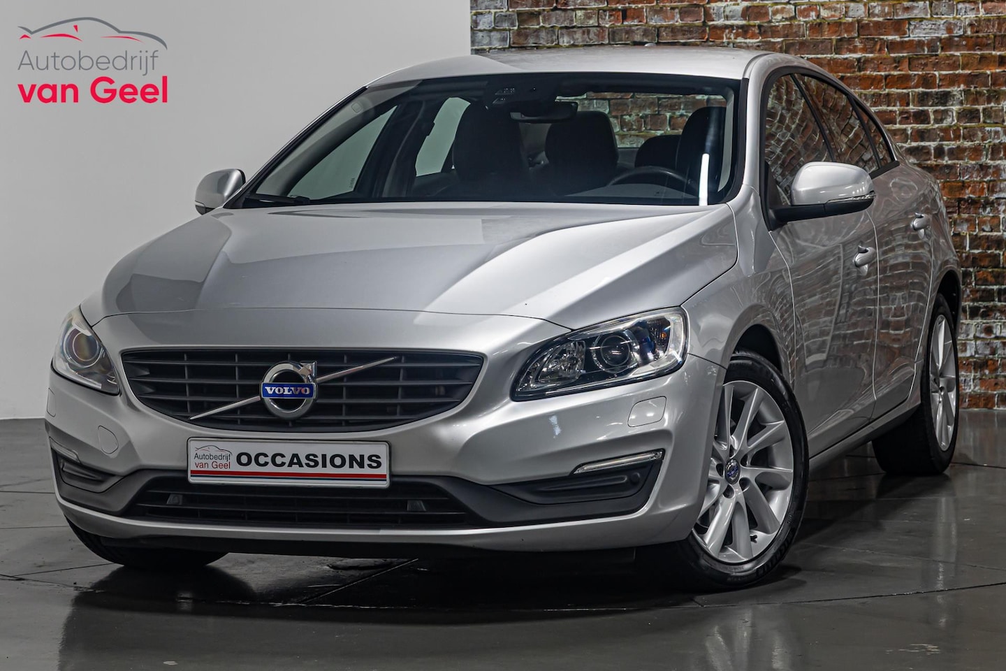 Volvo S60 - 2.0 D3 Summum I Automaat I Stoelverwarming - AutoWereld.nl