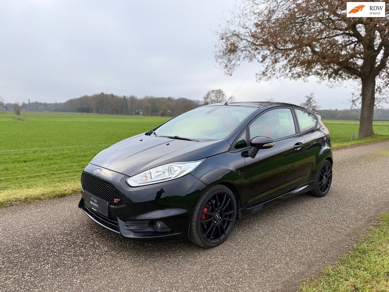Ford Fiesta - 1.6 ST AIRCO / PARKEERSENSOREN / NIEUWE APK - AutoWereld.nl