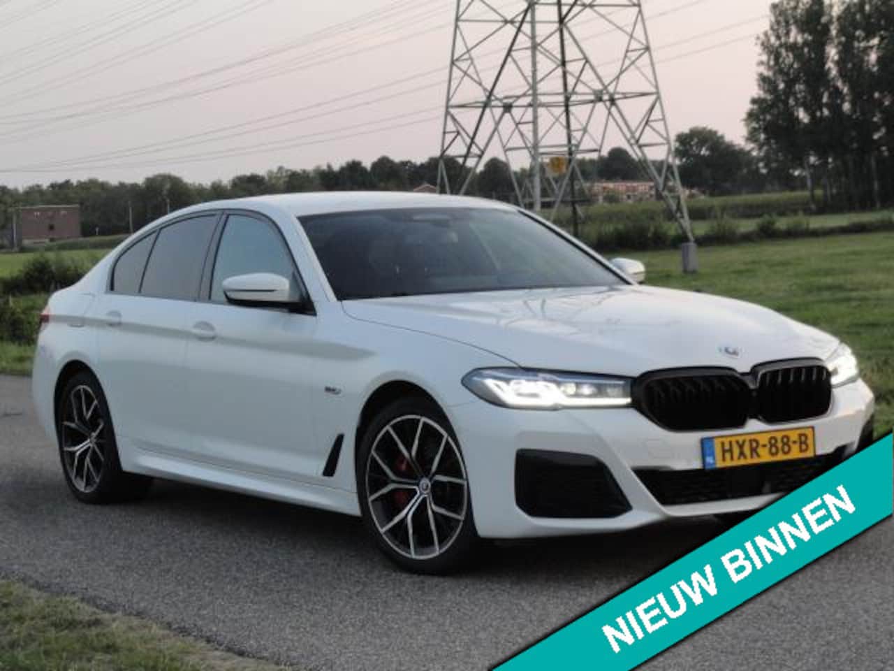 BMW 5-serie - 530e Business M-PAKKET Full LED I NAVIG I CAMERA I LEER - AutoWereld.nl
