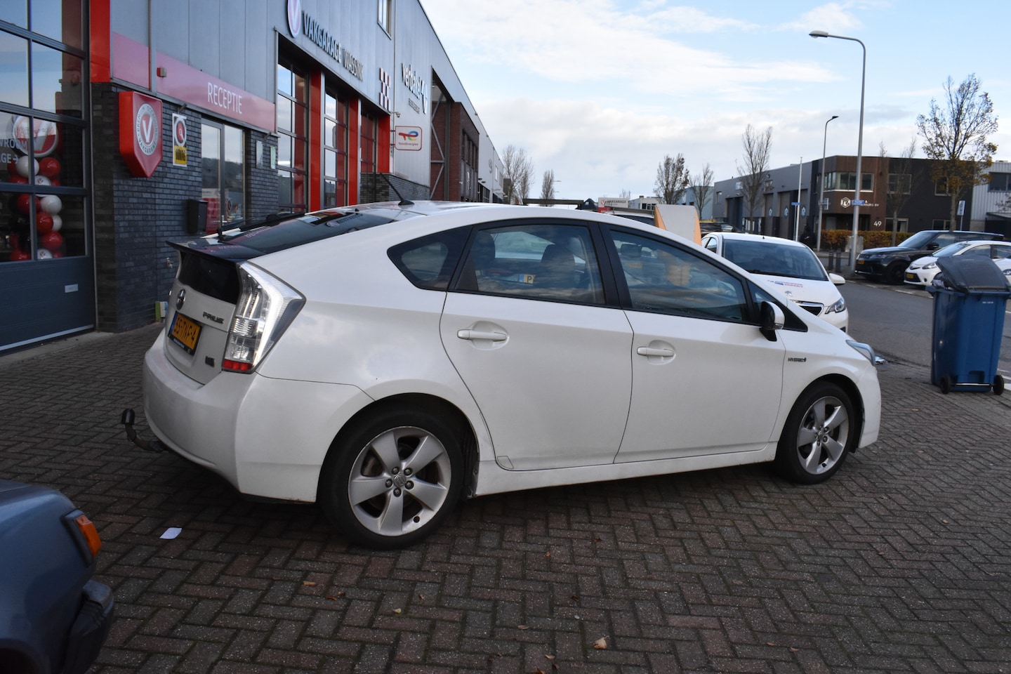 Toyota Prius - 1.8 Dynamic Business Hybride meeneemprijs 5950,- - AutoWereld.nl