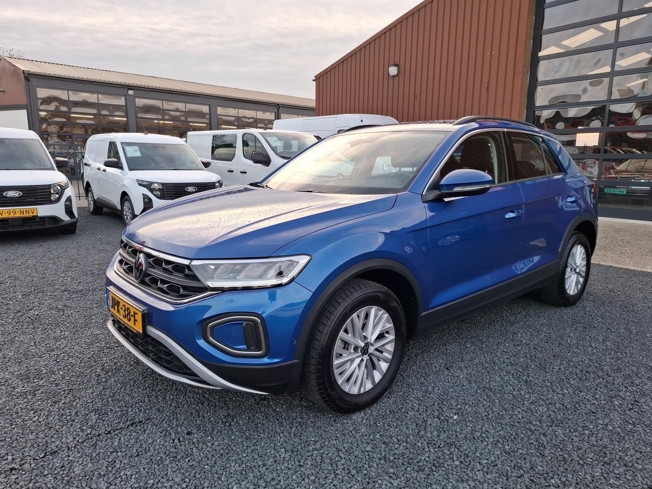 Volkswagen T-Roc - 1.5 TSI Life 1.5 TSI 150PK LIFE - AutoWereld.nl