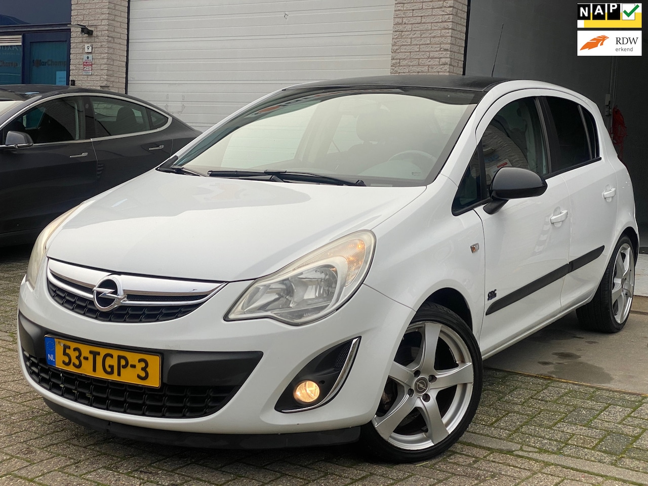 Opel Corsa - 1.2-16V Cosmo/ OPC pakket/nap/dealeronderhouden/1jaar apk/navi/EL-ramen/Cruisecontro/ zeer - AutoWereld.nl