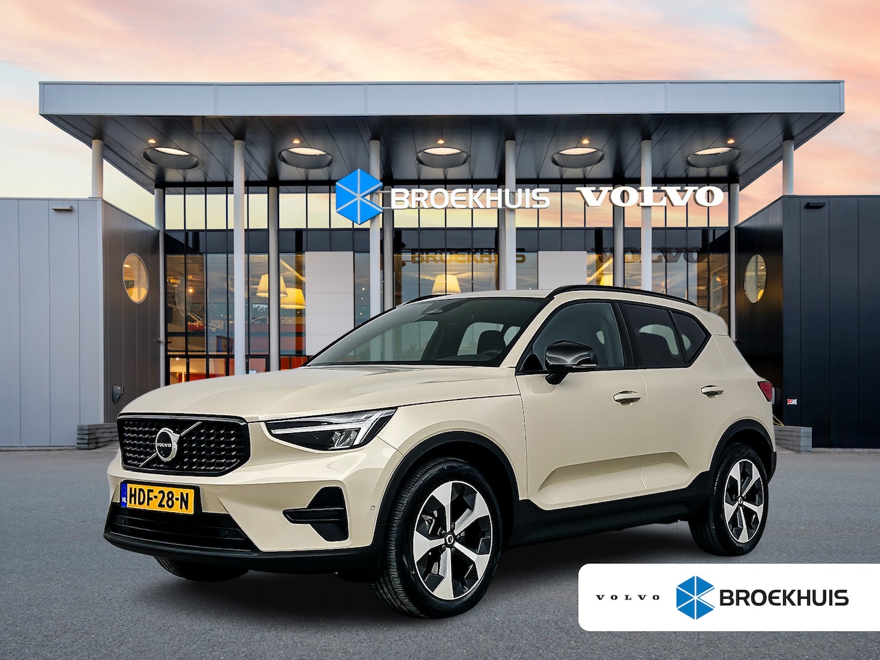 Volvo XC40 - B4 Plus Dark | 19" | Panoramadak | 360 Camera | Harman Kardon | Elektr. verst. stoelen | A - AutoWereld.nl