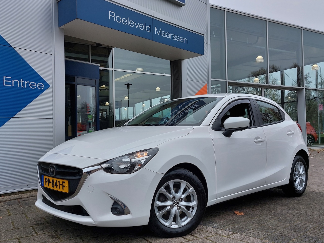 Mazda 2 - 1.5 Skyactiv-G 90pk Dynamic | 1ste Eigenaar + Origineel NL | Navi | Airco | Cruise | Bluet - AutoWereld.nl
