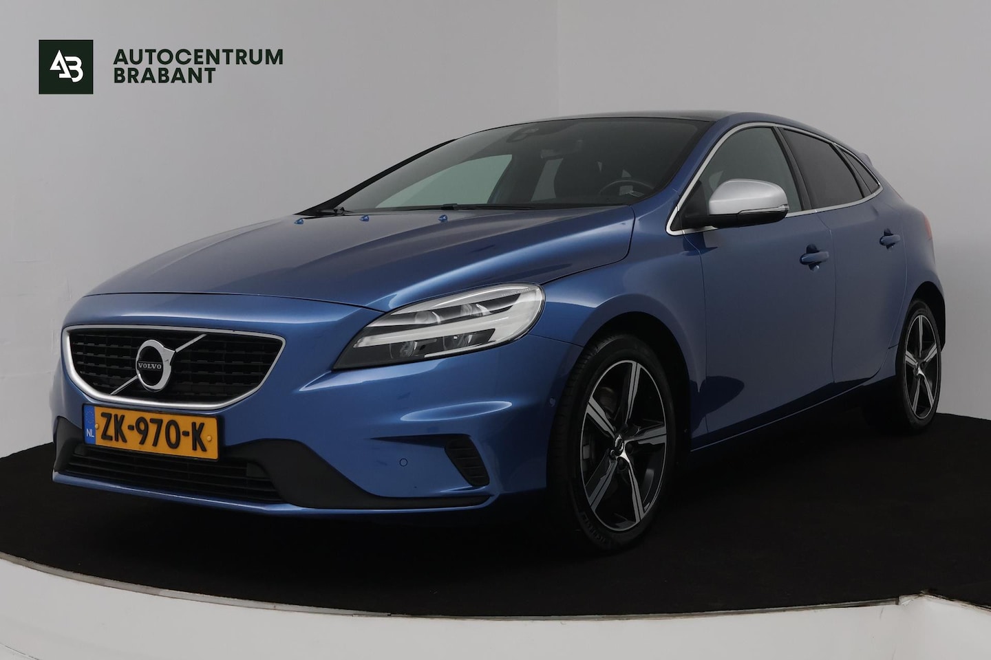 Volvo V40 - 1.5 T3 Polar+ Sport (TREKHAAK, STOELVERWARMING, ACHTERUITRIJCAMERA, AUTOMAAT, NAVIGATIE, P - AutoWereld.nl