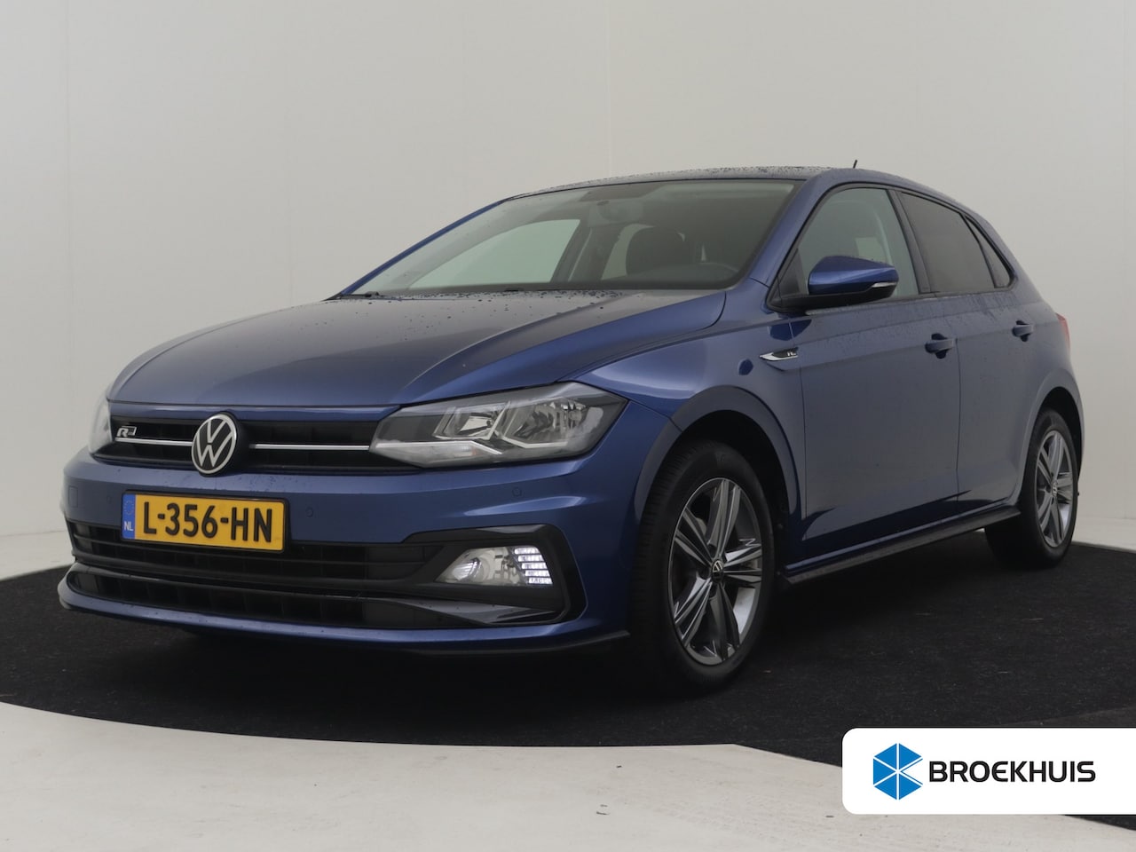 Volkswagen Polo - 1.0 TSI R-Line Edition 96pk | Parkeersensoren V+A | Navigatie via app connect  | Airco | A - AutoWereld.nl