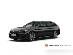BMW 5-serie Touring - 520d M-Sport | Trekhaak | Head-Up | Camera | Shadow | Stoelverwarming |