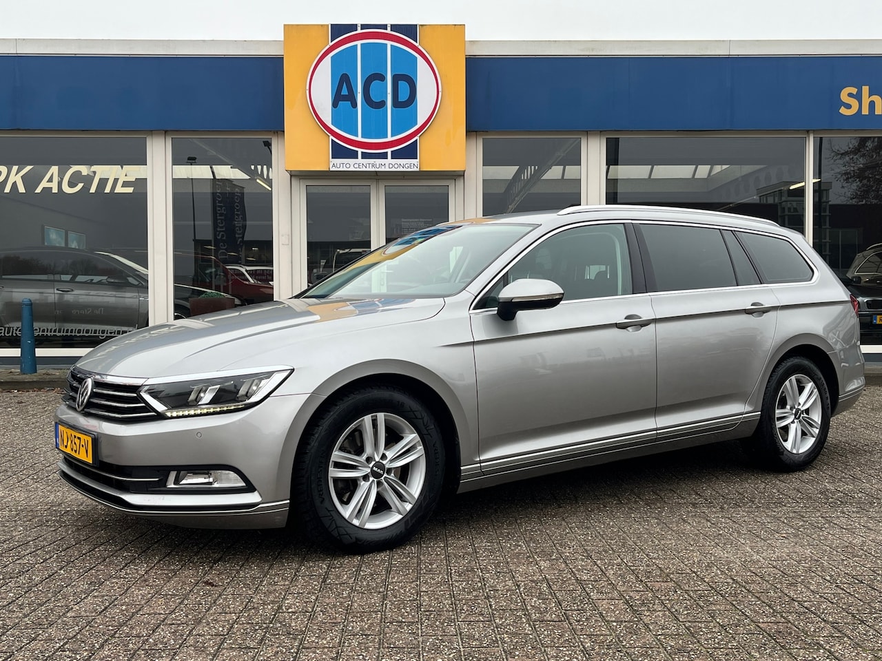 Volkswagen Passat Variant - 1.4 TSI Connected Series | Navigatie | Afn. Trekhaak | Zomer- en winterset | - AutoWereld.nl