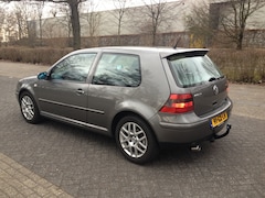 Volkswagen Golf - 2.3 V5 Highline 170 PK