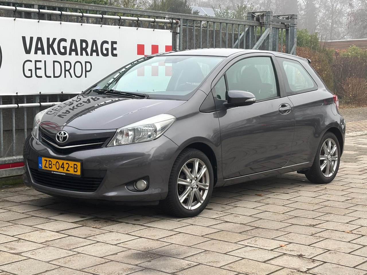 Toyota Yaris - 1.3 VVT-i Aspiration 1.3 VVT-i Aspiration Nieuwe APK - AutoWereld.nl