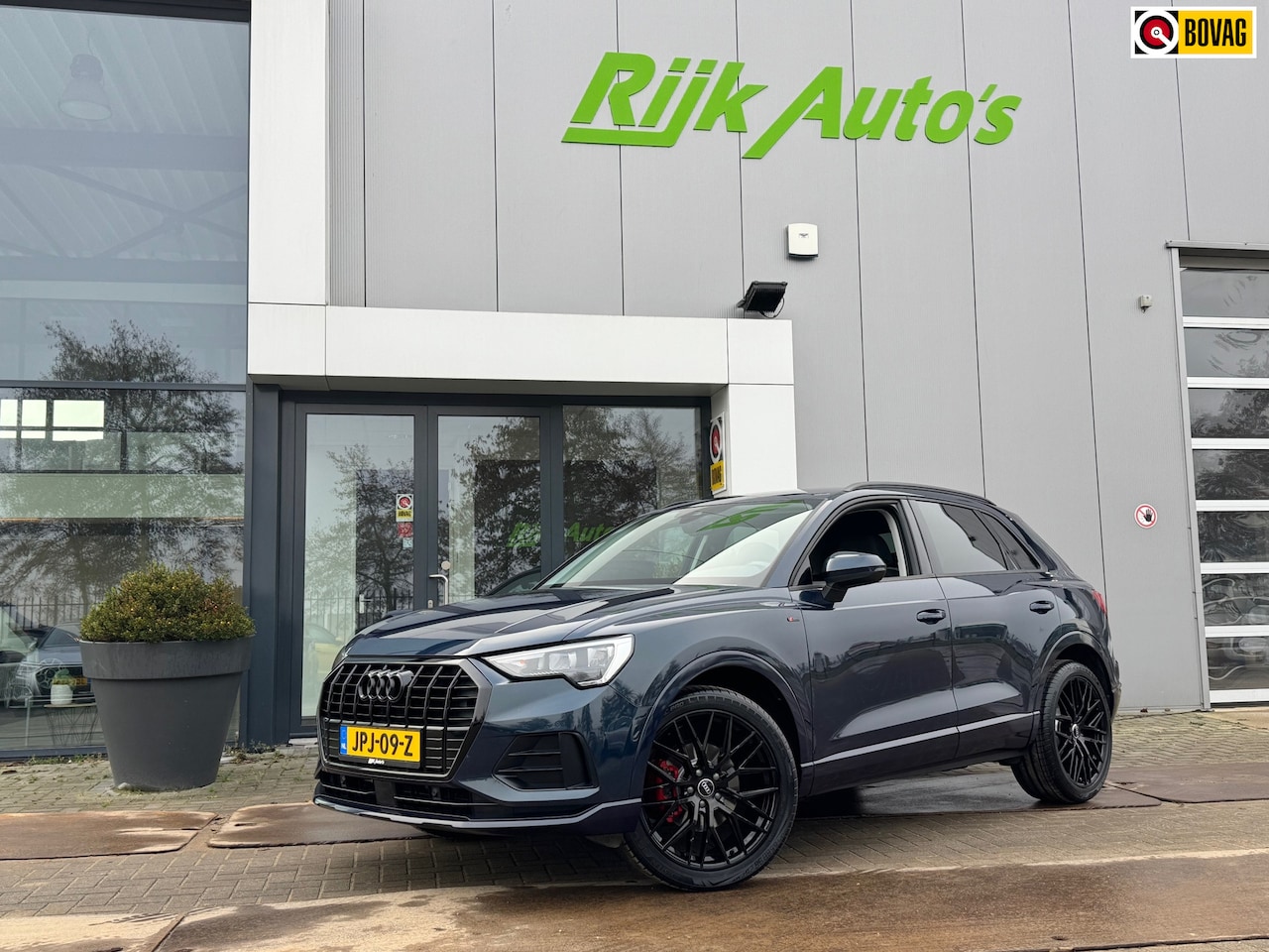Audi Q3 - 35 TFSI * Leder / Alcantara * Stoelverwarming * Navigatie - AutoWereld.nl