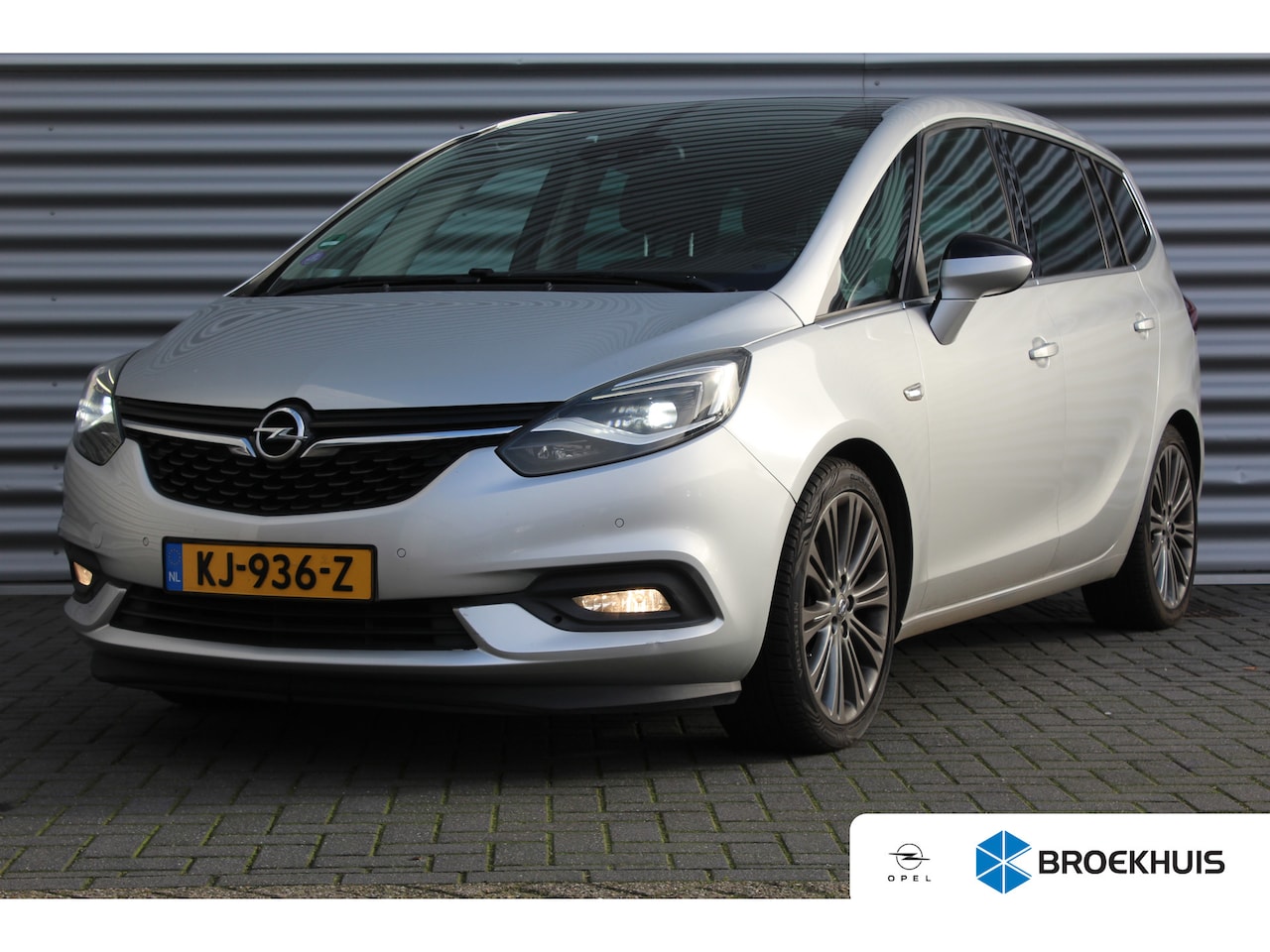 Opel Zafira Tourer - 1.4 TURBO 140PK 7-ZITS INNOVATION+ / NAVI / LEDER / CLIMA / FULL-LED / PDC / AGR / CAMERA - AutoWereld.nl