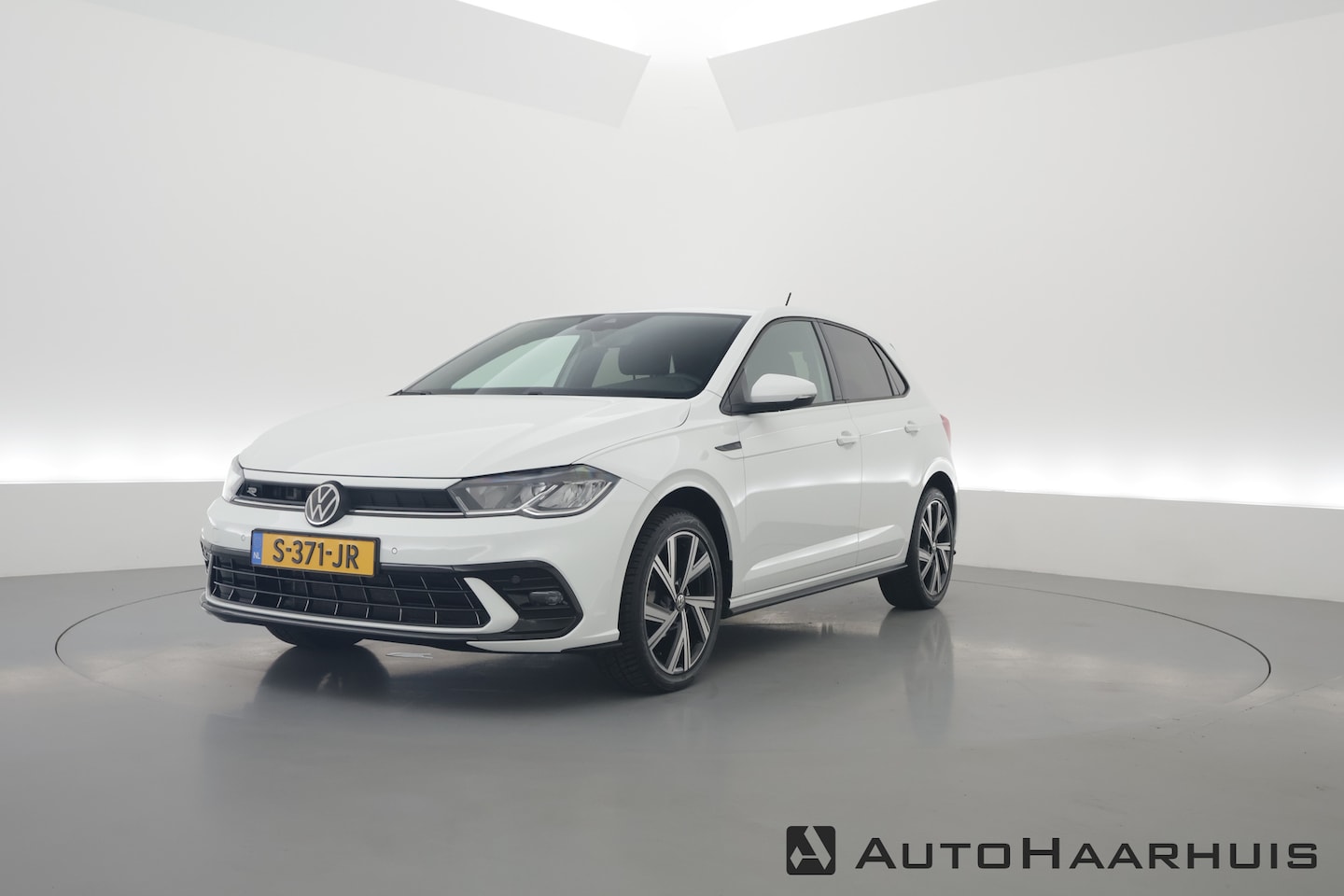 Volkswagen Polo - 1.0 TSI R-Line DSG | Adapt. Cruise | Apple CarPlay & Android Auto | Trekhaak | Navi | 17" - AutoWereld.nl