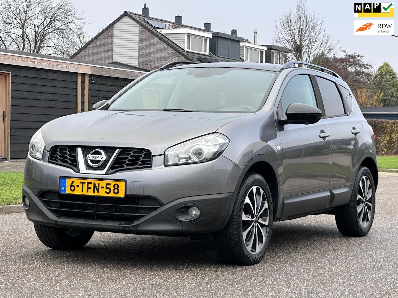 Nissan Qashqai - 1.6 360 Achteruit camera*Navigatie*Pano*NAP*Cruise*Clima*Trekhaak*LM velgen* - AutoWereld.nl