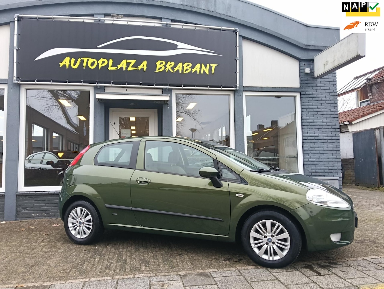 Fiat Grande Punto - 1.4-16V Sport /CRUISE/ CLIMA/ TREKHAAK/ 15 INCH/ DISTR VV/ NAP - AutoWereld.nl