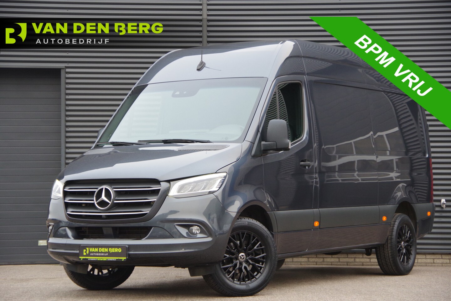 Mercedes-Benz Sprinter - 319 3.0 CDI V6 L2H2 AUT. LED, 360 CAMERA, LEDER, TREKHAAK, MBUX10'', STOELVERWARMING, NAVI - AutoWereld.nl