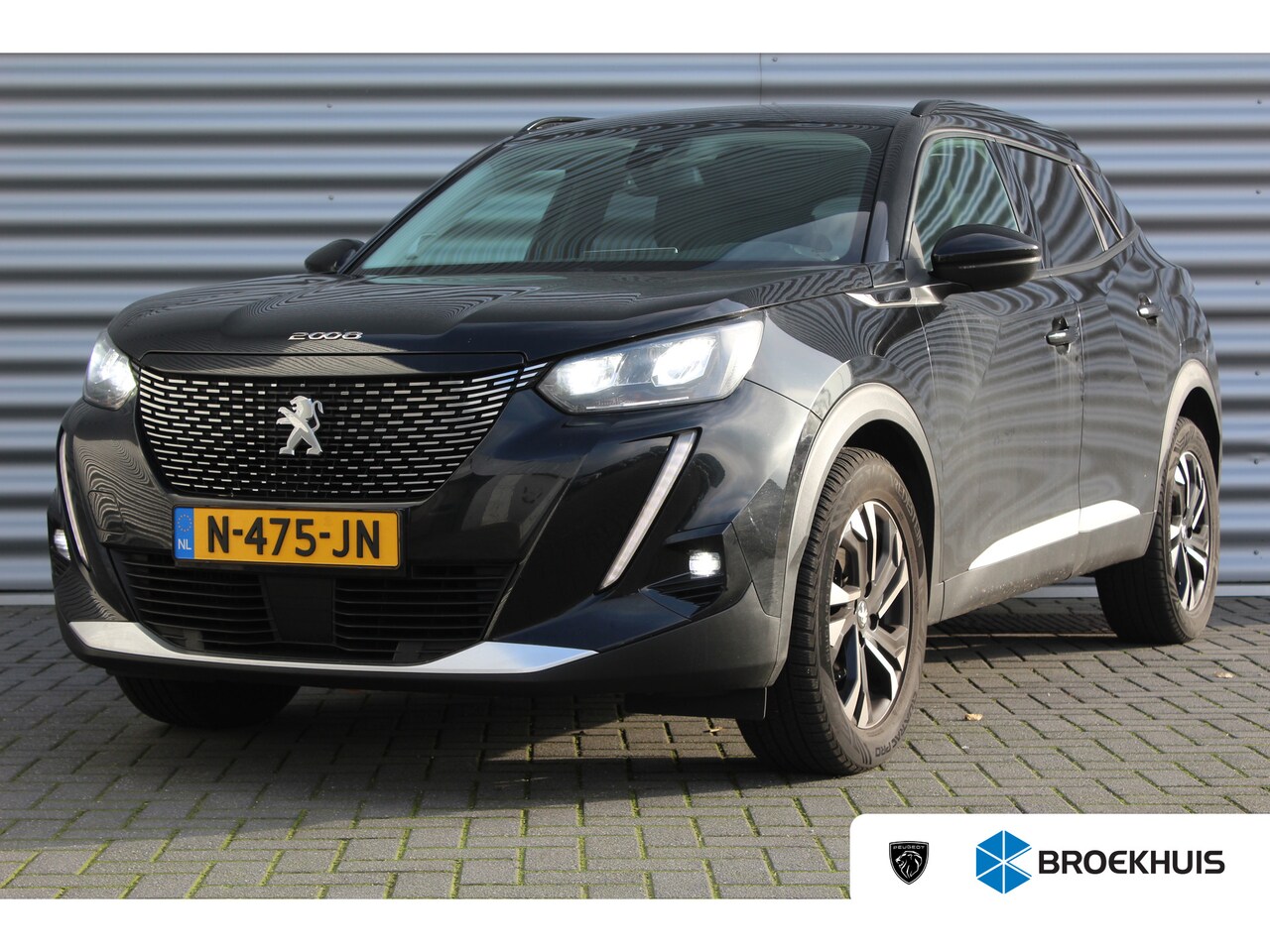 Peugeot 2008 - 1.2 PURETECH 100PK ALLURE PACK / NAVI / LEDER / CLIMA / LED / PDC / 17" LMV / CAMERA / KEY - AutoWereld.nl
