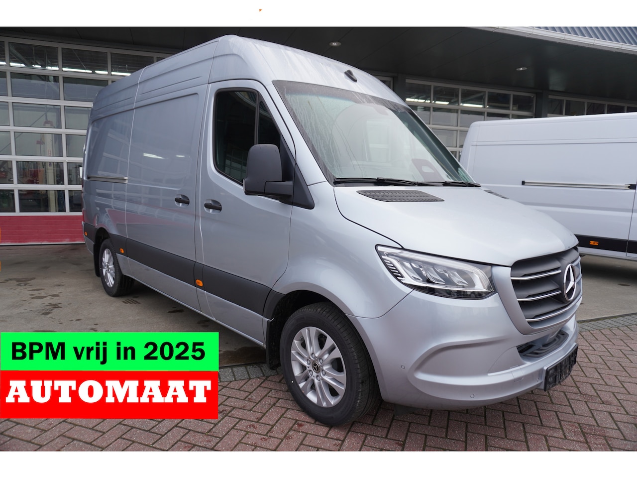 Mercedes-Benz Sprinter - 319 1.9 CDI 191PK L2H2 Select Automaat nr. V113 | Airco | Cruise | Camera | LED - AutoWereld.nl