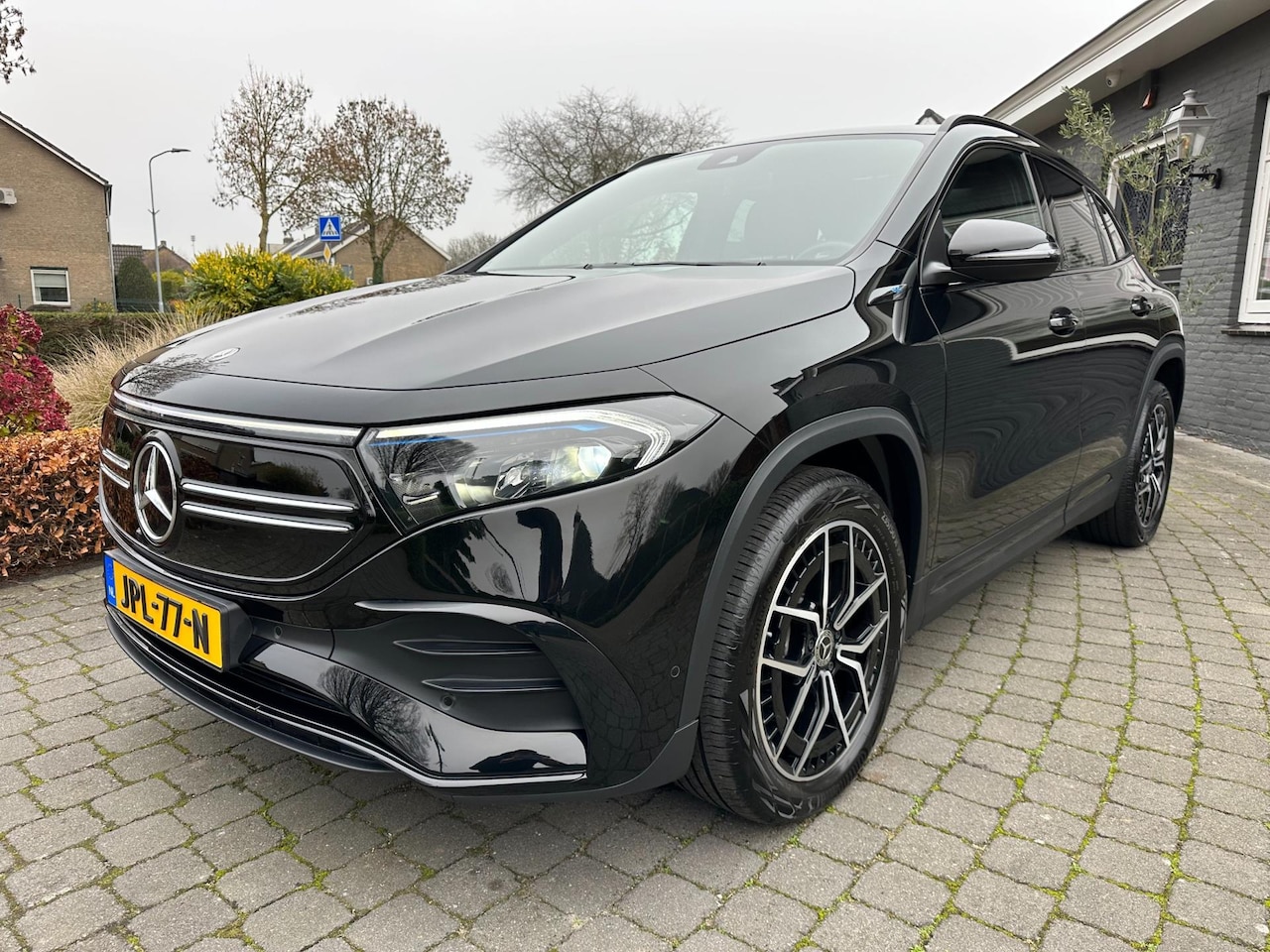 Mercedes-Benz EQA - 250 AMG, Pano, Trekhaak, Dealer onderh. - AutoWereld.nl