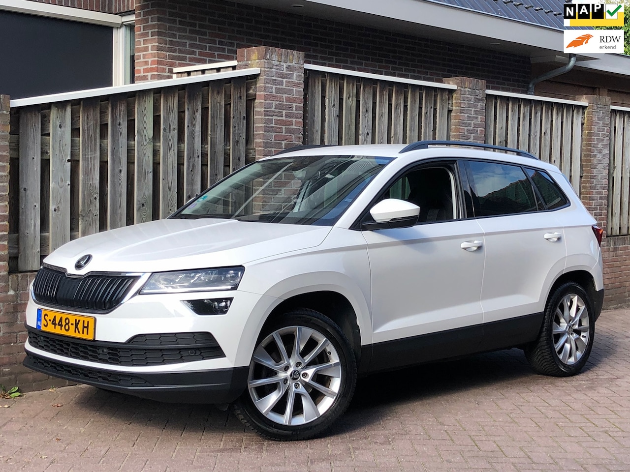 Skoda Karoq - 1.5 TSI ACT Style Business Automaat, Trekhaak, LED verlichting - AutoWereld.nl