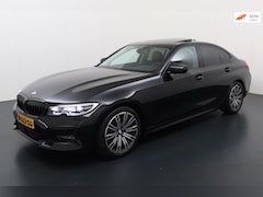 BMW 3-serie - 330i High Executive Panoramadak, trekhaak