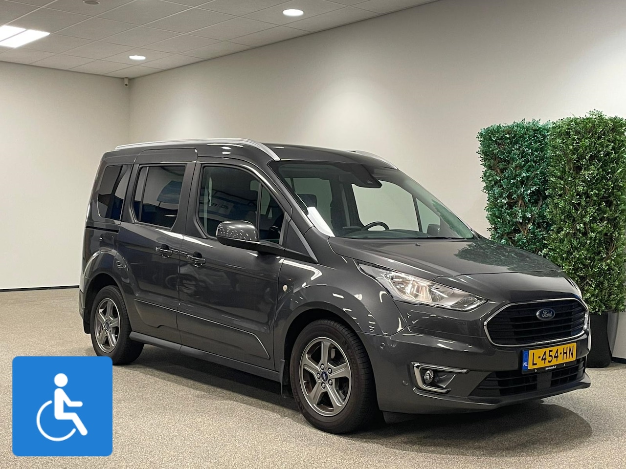 Ford Tourneo Connect - L1 Rolstoelauto 3+1 of 5+0 - AutoWereld.nl