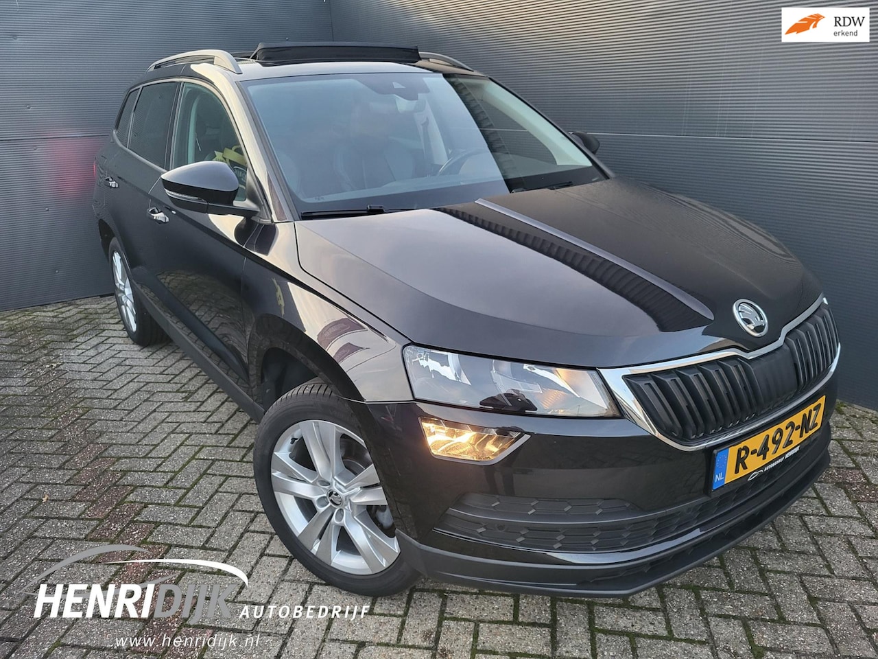 Skoda Karoq - 1.5 TSI ACT Style Business Leder / Panodak / Camera / Stoelverwarming / Cruise - AutoWereld.nl