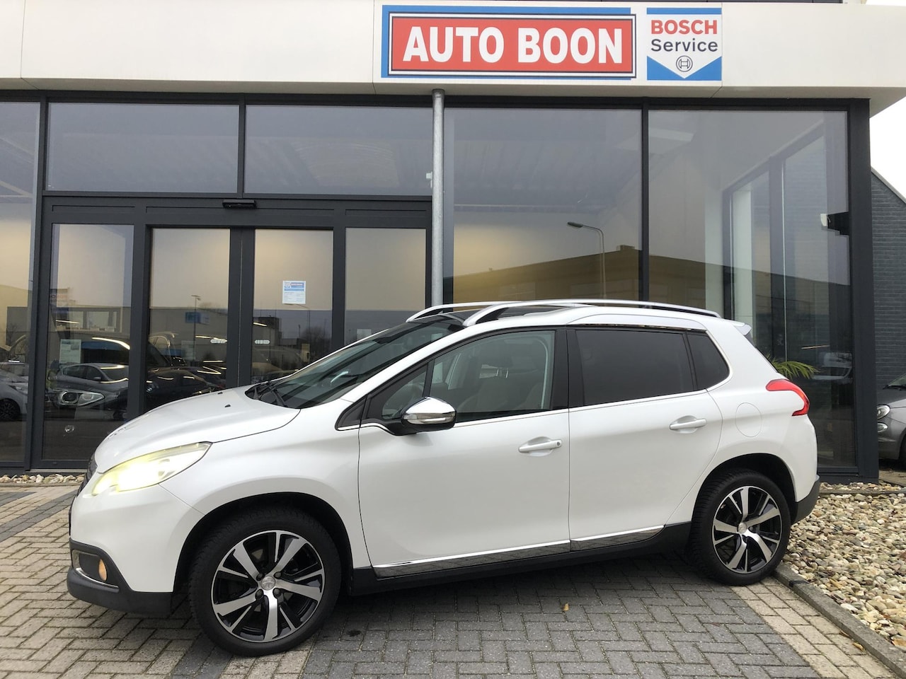 Peugeot 2008 - 1.6VTi 120PK FELINE : PANO/ECC/PDC/LMV - AutoWereld.nl