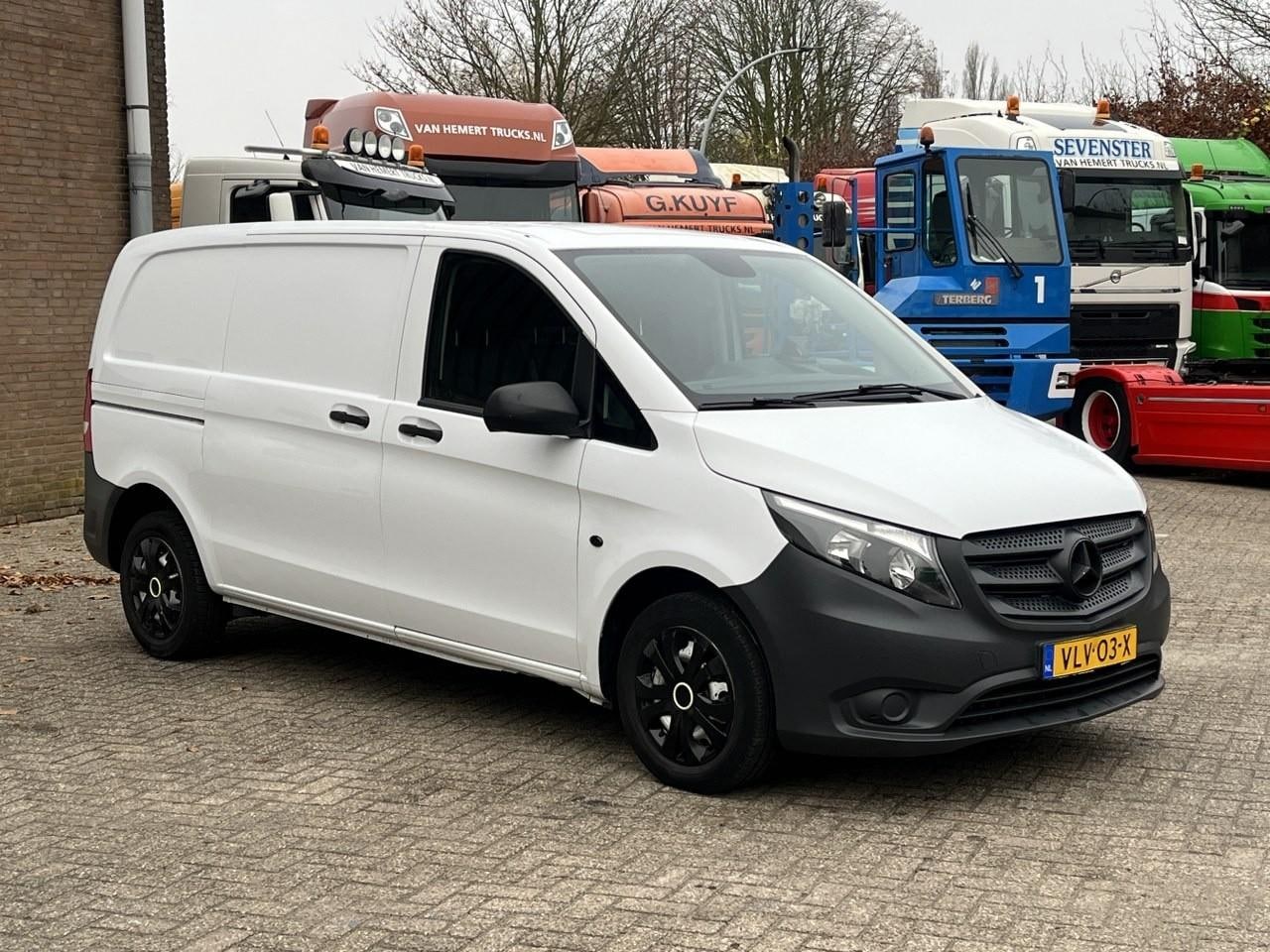 Mercedes-Benz Vito - 109 CDI / Airco / Zijdeur / 3 zitplaatsen / L1H1 / Zijdeur / NL - AutoWereld.nl